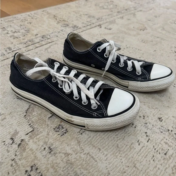 Black Converse - Picture 1 of 5